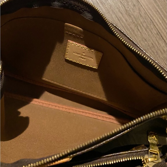 Louis Vuitton Crossbody Bag - Picture 8 of 14
